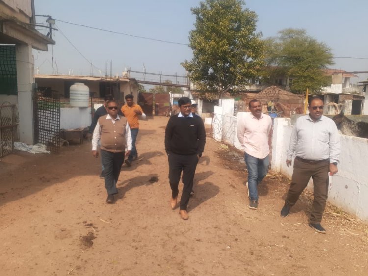NEWS: जिला और जनपद पंचायत CEO पहुंचे ग्राम चीताखेडा, गौशालाओं सहित इन निर्माण कार्यो का किया निरिक्षण, फिर दिए आवश्यक निर्देश, पढ़े आजाद मंसूरी की खबर