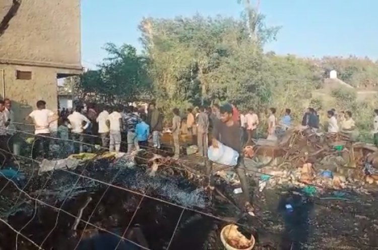 OMG ! पिपलियारावजी गांव, और कबाड़ के बाड़े में भीषण आगजनी, मीलों दूर तक दिखा धुआं, फिर मौके पर पहुंची दमकल, पढ़े मनीष जोलान्या की ये खबर