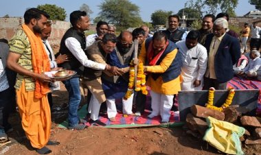 NEWS: ग्राम आसपुरा में तोप से फूल बरसाकर विधायक का स्वागत, दिलीपसिंह परिहार बोले- आपके इस सम्मान का कर्ज विकास करवाकर चुकाया, पढ़े खबर