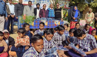 NEWS: रोटरी क्लब के सदस्य पहुंचे शासकीय प्राथमिक विद्यालय अरनिया, बच्चों को वितरित किएं गर्म कपड़े, और ऊनी स्वेटर, पढ़े खबर