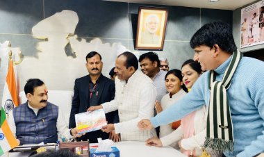 BIG NEWS: दशहरा मैदान में श्रीराम कथा का भव्य आयोजन, प्रचार-प्रसार भोपाल तक, MP के गृह मंत्री सहित कई दिग्गजों से मुलाकात, समिति के सदस्यों से दी पत्रिका, नीमच पहुंचने का दिया निमंत्रण, पढ़े खबर और देखें तस्वीरें