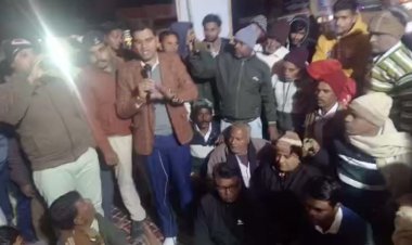 NEWS: मनासा में लोगों का धरना प्रदर्शन, सूचना मिलते ही SDM पहुंचे मौके पर, क्या है विरोध का कारण...! पढ़े मनीष जोलान्या की खबर