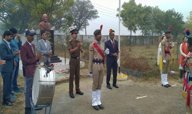 NEWS: नागदा के शासकीय महाविद्यालय में गणतंत्र दिवस की धूम, रौशनी से जगमगाया परिसर, एनसीसी कैडेट्स ने दी प्रस्तुति, प्राचार्य डॉ. रेड्डी बोले...! पढ़े खबर
