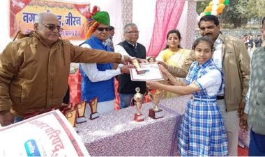 NEWS: जीरन में धूमधाम से मनाया गणतंत्र दिवस, परेड में यह स्कूल पहले स्थान पर, नपाध्यक्ष ने किया सम्मानित, पढ़े खबर