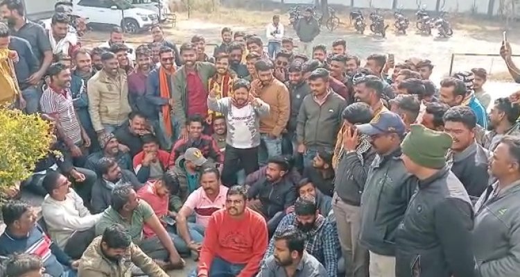 BIG NEWS : बसों का परमिट नहीं मिला, तो करणी सैनिकों में आक्रोश, आरटीओ के बाहर प्रदर्शन, अधिकारीयों सहित पुलिस बल मौके पर, पढ़े खबर