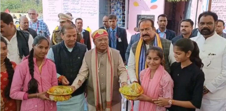 BIG NEWS: महामहिम राज्यपाल का जावद प्रवास, ग्रामीण बच्चों के बीच पहुंचे, फल बांटे, और दिया आशीर्वाद, इन हितग्राहियों के घर पहुंच किया भोजन, पढ़े खबर