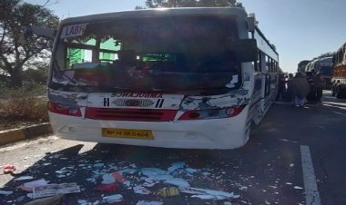 BIG BREAKING: ऑपरेशन ने बाद बुजुर्गों को छोड़ने निकली एम्बुलेंस, महू-नीमच हाईवे आते ही हुआ हादसा, ट्रॉले से टकराया वाहन, कई लोग घायल, कैसे हुई घटना...! पढ़े ये खबर
