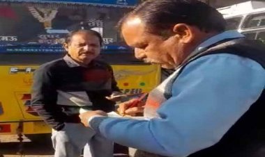 BIG NEWS: नीमच शहर में सख्त हुआ नगर पालिका अमला, लापरवाहों पर ताबड़तोड़ कार्यवाही, एक-एक कर बनाएं कई चालान, इनकी जेब हो गई ढीली, क्या है मामला...! पढ़े खबर