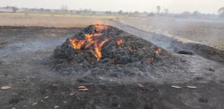 NEWS:- खेत में पड़ा सुखला, अचानक हुआ शाट शर्किट लगी आग, मोके पर पहुंची फायर ब्रिगेड, पढ़े मनीष जोलानिया की खबर......