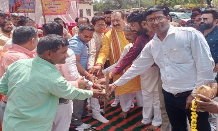 NEWS: बघाना में प्रतिमा स्थल का भूमिपूजन सम्पन्न, विधायक परिहार बोले- वीरांगना अवंतीबाई की प्रतिमा पीढ़ियों को आगे बढ़ने की प्रेरणा देगी, पढ़े खबर