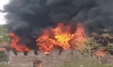 OMG ! टायर के गोदाम में भीषण आगजनी, दुर तक नजर आये धूएं के गुबार, कई दमकले और नगर परिषद के टैंकर मौके पर, फिर घंटों की मशक्कत के बाद पाया काबू...! क्या है घटना का कारण, मामला- सिंगोली थाना क्षेत्र का, पढ़े ये खबर