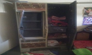 BIG BREAKING: पति-पत्नी गए बैंक, जब घर लौटे, तो दरवाजा खोलते ही उड़े होश, चोरों ने चटकाएं ताले, महज 15 मिनट में कर डाली वारदात...! किन बेशकीमती चीजों पर मारा हाथ, घटना- शिक्षक कॉलोनी की, पढ़े खबर