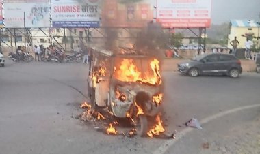 NEWS : चलते ऑटो में लगी आग, ड्राइवर सहित दो सवारियों ने कूदकर बचाई अपनी जान, पढ़े खबर