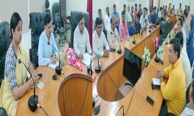 BIG NEWS: नवागत कलेक्टर दिनेश जैन ने लिया चार्ज, पहले अधिकारियों के साथ बैठक, फिर पत्रकारों से भी हुए रूबरू, बंगला-बगीचा व अवैध परिवहन सहित शहरहित के कई मुद्दों पर चर्चा, नीमच के लिए कहीं ये बात, पढ़े ये खबर
