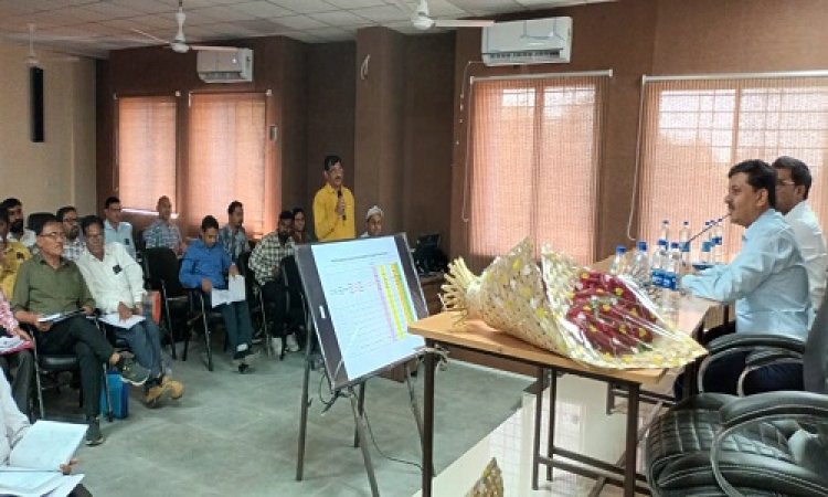 NEWS: जिला कलेक्‍टर ने की ग्रामीण विकास विभाग की समीक्षा, अधिकारीयों से प्राप्त किया परिचय, दिए ये निर्देश, पढ़े खबर
