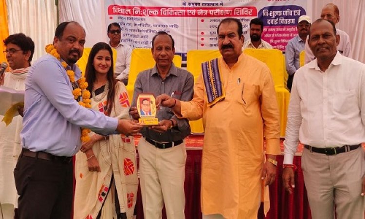 NEWS: अम्बेडकर सेवा केंद्र द्वारा आयोजित शिविर संपन्न, 700 से ज्यादा लोगों ने लिया लाभ, ज्ञानोदय हास्पिटल के डॉक्टरों और गोमाबाई की टीम ने दी सेवाएं, पढ़े खबर