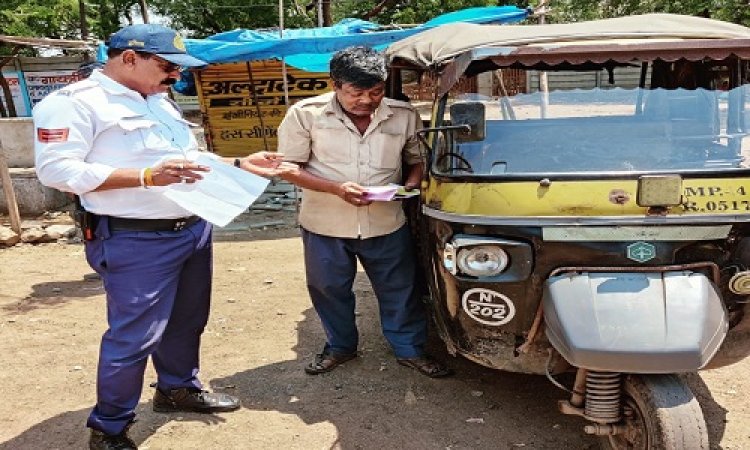 BIG NEWS: सड़क सुरक्षा जागरूकता अभियान, नाबालिगों पर पुलिस हुई सख्त, की ताबड़तोड़ चालानी कार्यवाही, अवैध ऑटों संचालकों से भी वसूली राशि, पढ़े ये खबर