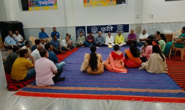 NEWS : कृति की काव्‍य गोष्‍ठी रहीं गुलजार, 16 से अधिक कवि-कवियित्रियों ने सुनाई अपनी काव्‍य रचनाएं, बटोरी खूब दाद, पढ़े खबर