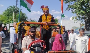 NEWS : सेना में 30 साल नौकरी पूरी कर घर लोटे फौजी का पुष्प हार से पुरे नगर मे हुआ स्वागत, गूंजे देशभक्ति के तराने, पढ़े खबर