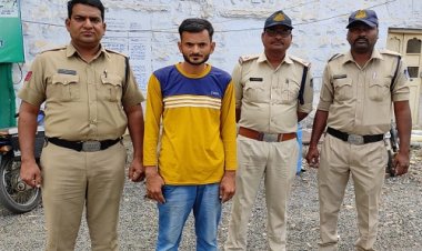 BIG NEWS: फेसबुक पर अश्लील कमेंट, छेड़छाड़ कर फोटों वायरल करने की धमकी, शिकायत हुई, तो मनासा पुलिस का एक्शन, आरोपी गिरफ्तार, अन्य प्रकरण में गुमशुदा भी दस्तयाब, पढ़े ये खबर