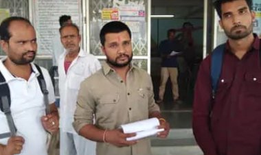 NEWS : जनसुनवाई में पंहुचा पति, कहां- डॉक्टर और स्टॉफ की लापरवाही से गई पत्नी-बच्चे की जान, पर अब तक नहीं हुई कार्रवाई, मामला- नीमच जिले के इस थाना क्षेत्र का, पढ़े खबर