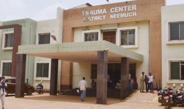 NEWS : महू रोड़ पर सड़क हादसा, कांग्रेस के पूर्व महामंत्री घायल, जिला अस्पताल में उपचार जारी, कांग्रेस नेताओं का लगा जमावड़ा, पढ़े खबर