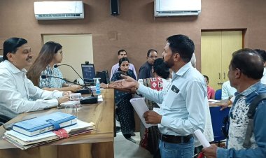 BIG NEWS: इन समस्याओं से घिरा ग्राम धनेरियकलां, तो  जनप्रतिनिधि ने की जिलाधीश से मुलाकात, फिर कलेक्टर ने लिया बड़ा एक्शन, CEO सहित इन्हें दिए निर्देश, पढ़े ये खबर