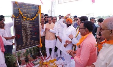 BIG NEWS: विधानसभा चुनाव से पहले CM शिवराज की मंदसौर जिले को सौगात, की चंबल नदी की पूजा-अर्चना, ओढ़ाई चुनरी, फिर करोड़ों की योजनाओं का किया भूमिपूजन, पढ़े ये खबर