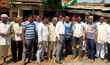 NEWS: इस राज्य में बनी कांग्रेस की सरकार, तो ग्राम चीताखेड़ा में कार्यकर्ताओं ने मनाया जश्न, इस तरह किया खुशी का इजहार, पढ़े ये खबर