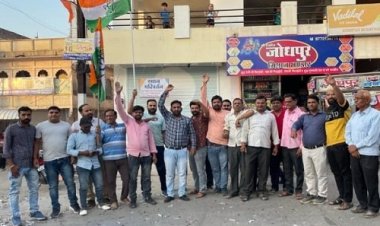 NEWS: कर्नाटक में जीत, तो नीमच जिले में जश्न, कांग्रेस कार्यकर्ताओं ने की आतिशबाजी, बांटी मिठाइयां, पढ़े खबर