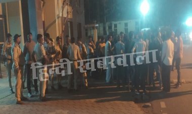 BIG BREAKING: बच्चे की मौत पर भड़के ग्रामीण, नीमच जिला अस्पताल में तनातनी का माहौल, लोगों की भीड़, बघाना सहित कैंट और सिटी पुलिस बल मौके पर, पढ़े ये खबर