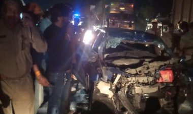 OMG ! महू-नीमच हाईवे पर भीषण सड़क हादसा, कार-ट्राले में जोरदार भिड़ंत, बुझ गए तीन घरों के चिराग, तो एक लड़ रहा जिंदगी और मौत से जंग, देखने वालों के खड़े हर रौंगटे, पढ़े ये खबर