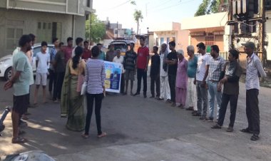 NEWS: नीमच के इस वार्ड में लगी स्वच्छता की पाठशाला, इस संकल्प पर दिलाई शपथ, रहवासियों को दी अहम जानकारियां, जो आपके लिए भी है सिख, पढ़े ये खबर