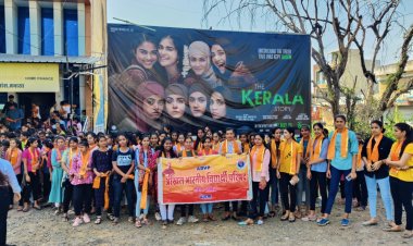 NEWS: द कैरेला स्टोरी, महाविद्यालय की छात्राओं ने देखी फिल्म, सिनेमाघर के बाहर निकलते ही कहीं ये बात...! पढ़े ये खबर