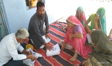 NEWS: नारी सम्मान योजना, ग्राम चीताखेड़ा में कांग्रेस कार्यकर्ता पहुंचे घर-घर, महिलाओं से भरवाएं फार्म, पढ़े ये खबर