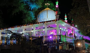 NEWS: उर्स बाबा शहाबुद्दीन र.अ. के दूसरे दिन सजी महफिल-ए-समा, मशहूर कव्वालों ने पेश किए सूफियाना कलाम, झूमे सामेईन, पढ़े खबर