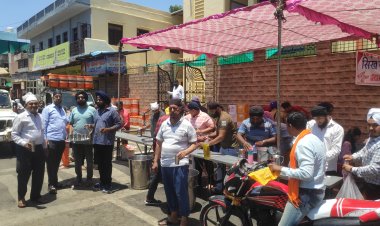 NEWS: श्री गुरु अर्जन देव का शहीदी पर्व, छबील लगाकर राहगीरों को पिलाया गुरु का शरबत, पढ़े खबर