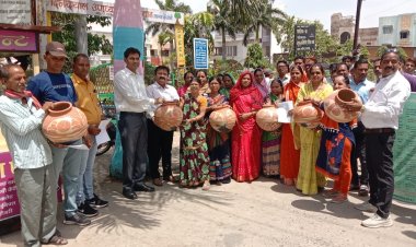 NEWS: मिशन लाइफ, अधिकारीयों-कर्मचारियों ने निकाली जागरूकता रैली, महिलाओं को वितरित किये मटके, मनासा नगरवासियों को दिया ये संदेश, पढ़े खबर