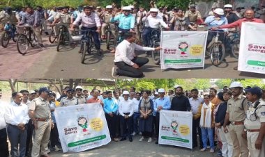 BIG NEWS: नीमच जिला कलेक्टर सहित अधिकारी-कर्मचारी साइकिल पर हुए सवार, इन मार्गो से निकाली रैली, फिर पहुंचे अपने कार्यालय, आमजन को दिया ये संदेश, आज कहां गए शासकीय वाहन...! पढ़े ये खबर