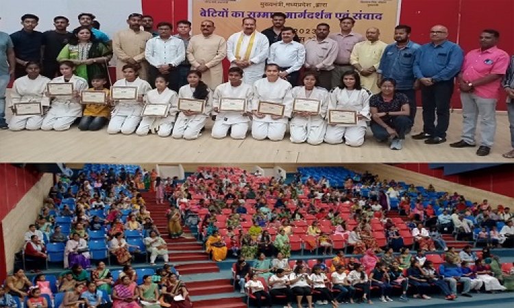 BIG NEWS: मुख्यमंत्री लाड़ली लक्ष्मी उत्सव, नीमच के टाउन हॉल में भव्य कार्यक्रम संपन्न, विधायक परिहार बोले- प्रदेश में 40 लाख से ज्यादा बेटियों को मिला योजना का लाभ, पढ़े ये खबर