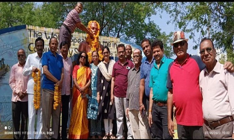 NEWS: कृति ने मनाई गुरूदेव रवींद्र नाथ टैगोर की जयंती, प्रतिमा पर किया माल्‍यार्पण, इंजीनियर बाबूलाल गौड़ ने कहां- हम महापुरूषों के बताए मार्ग पर चले, पढ़े खबर