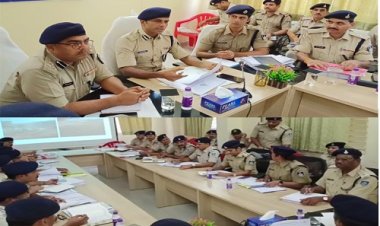 BIG NEWS: जब नीमच पहुंचे पुलिस विभाग के ये अफसर, तो मची हलचल, फिर कंट्रोल रूम पर हाईलेवल बैठक, अपराधों की समीक्षा, फिर अधिकारियों को दिए सख्त निर्देश, पढ़े ये खबर