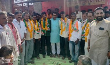 BIG NEWS: नीमच जिले में भाजपा को बड़ा झटका, कई कार्यकर्ताओं ने छोड़ी पार्टी, थामा हाथ का पंजा, किसान नेता गुर्जर ने कहीं ये बात, पढ़े खबर