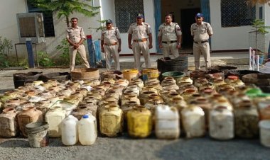 BIG NEWS: कुकड़ेश्वर पुलिस की ग्राम तलाऊ में दबिश, हजारों लीटर लहान, और कच्ची शराब बनाने के उपकरण जप्त, फिर मौके पर ये बड़ा एक्शन, इस अभियान के तहत की कार्यवाही, पढ़े खबर