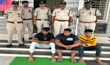 BIG BREAKING: पहले रैकी, फिर वारदात को दिया अंजाम, चंद मिनटों में उड़ाया बैग, अब पुलिस को मिली सफलता, बघाना के दो, तो एक मंदसौर का युवक गिरफ्तार, मामला नीमच मंडी के बाहर हुई चोरी का, पढ़े ये खबर