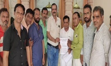 NEWS- रामपुरा पुजारी संघ मिला वित्त मंत्री देवड़ा से,मंदिर की जमीनों की शासन से सुविधाएं नहीं मिलने और  नीलामी प्रक्रिया को रोके जाने पर सौपा ज्ञापन, पढ़े खबर