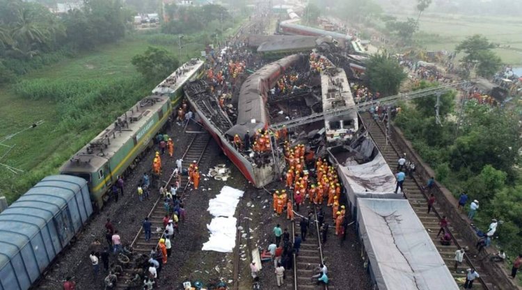 BIG NEWS : ओडिशा ट्रेन हादसा,अब तक 230 लोगो के मरने की खबर,900 से ज्यादा घायल भी!कई ट्रेने रद्द,उच्च स्तरीय जाँच के आदेश,पढ़े ये खबर