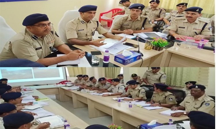 BIG NEWS: जब नीमच पहुंचे पुलिस विभाग के ये अफसर, तो मची हलचल, फिर कंट्रोल रूम पर हाईलेवल बैठक, अपराधों की समीक्षा, फिर अधिकारियों को दिए सख्त निर्देश, पढ़े ये खबर