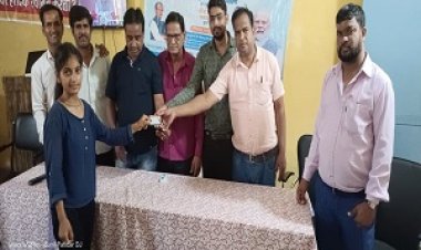 NEWS: शहडोल आयुष्मान कार्ड वितरण एवं सिकल सेल एनिमिया उन्मुलन मिशन 2047 का शुभारम कार्यक्रम, पर नगर परिषद जीरन में हुआ लाईव प्रसारण का आयोजन,बाद किये कार्ड वितरित ,पढ़े खबर