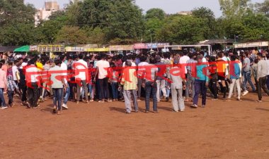 BIG BREAKING: नीमच का दशहरा मैदान बना WWE की रिंग, टीमों के खिलाड़ी आपस में भिड़े, दर्शकों को देखना था खेल, पर देख रहें...! पढ़े ये खबर